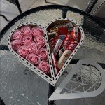 Солодка коробочка з мильними трояндами - image-0