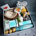 Подарунковий набір для жінки з косметикою Yves Rocher - image-0